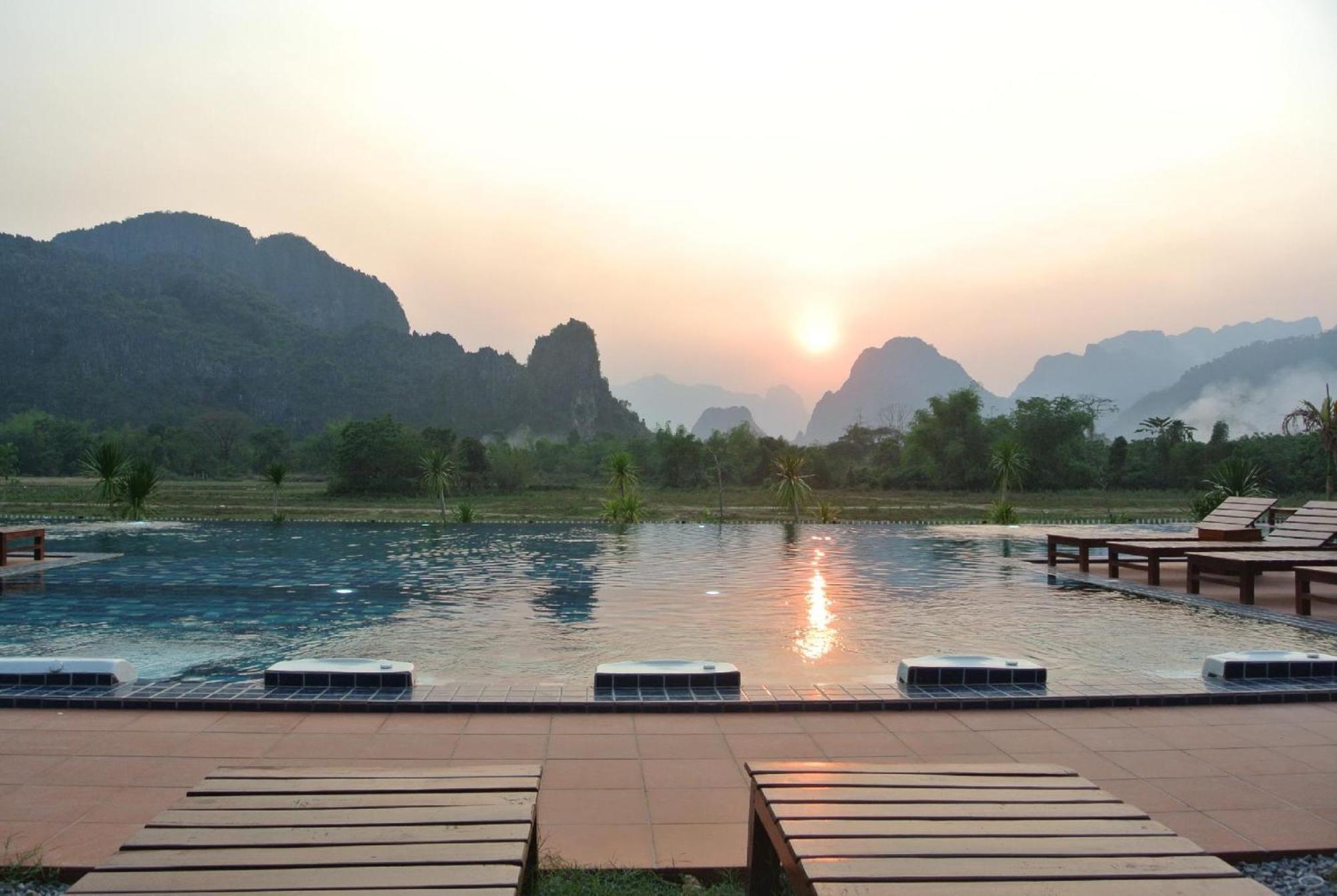 ลิษา แกรนด์ โอเต็ล Hotel วังเวียง ภายนอก รูปภาพ