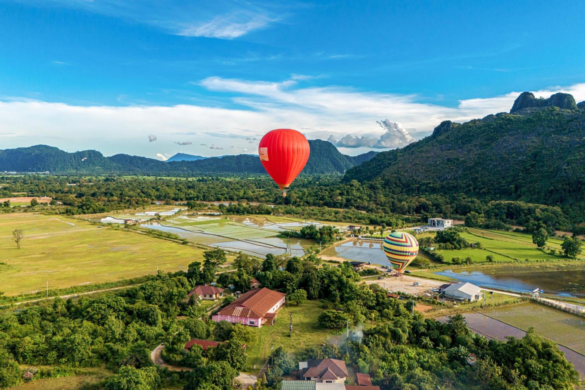 ลิษา แกรนด์ โอเต็ล Hotel วังเวียง ภายนอก รูปภาพ